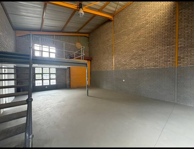 136M² WAREHOUSE TO LET IN HALFWAY HOUSE